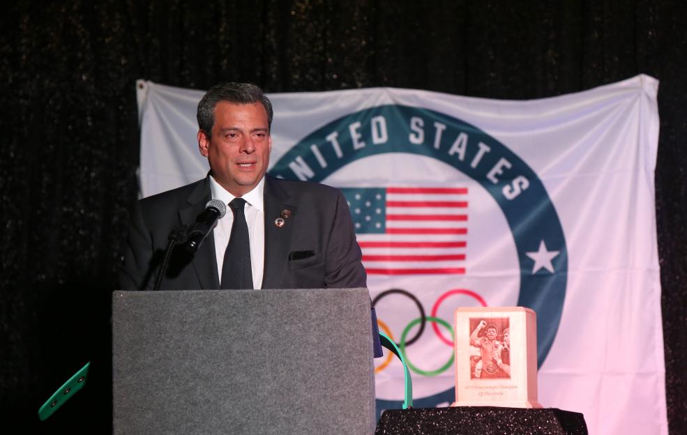 Mauricio Sulaimán speaking at Leon Spinks' memorial service.
