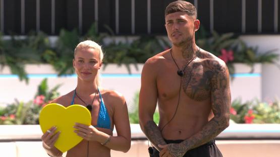 Grace Jackson and Harry Baker on Love Island.