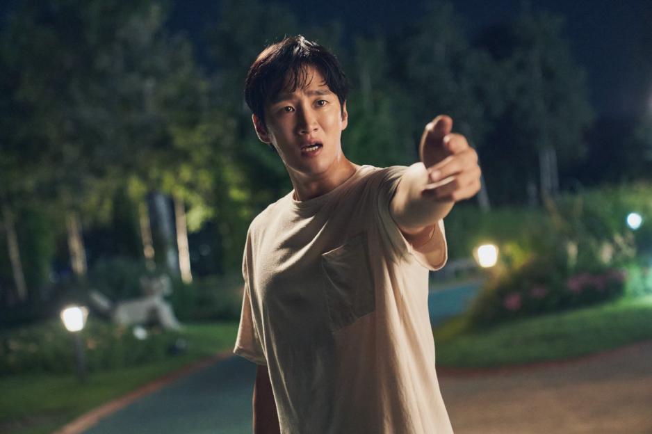 Ahn Bo Hyun And Sung Dong Il Struggle To Manage Devil Lim YoonA In New Film “Pretty Crazy” 3