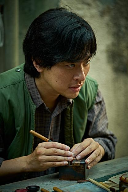 Park Jung Min, Han Ji Hyun, And More Delve Into Shin Hyun Been's Mysterious Death In New Film “The Ugly” 20