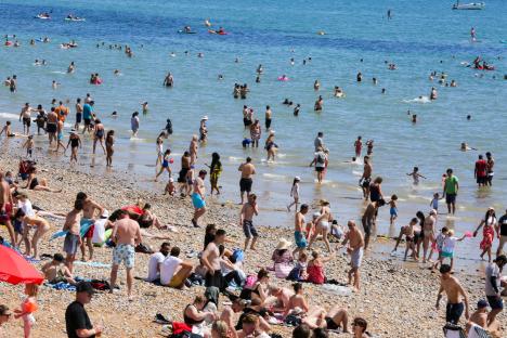 Crowded Brighton beach during a heatwave.
