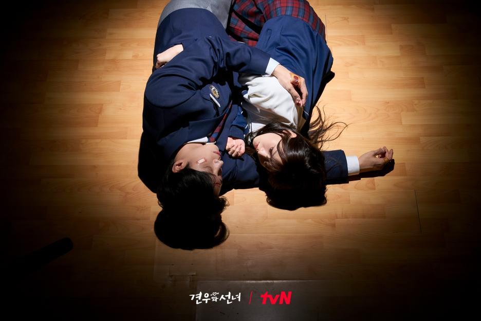 Cha Kang Yoon Steps Up To Protect Cho Yi Hyun And Choo Young Woo In &#8220;Head Over Heels&#8221; 5