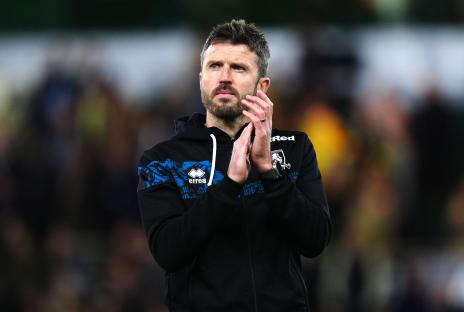 Photo of Michael Carrick clapping.