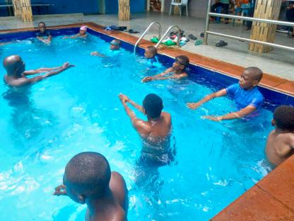 Emeka Chuks-Nnadi Quit His Job in Barcelona to Teach Kids with Disabilities to Swim 2
