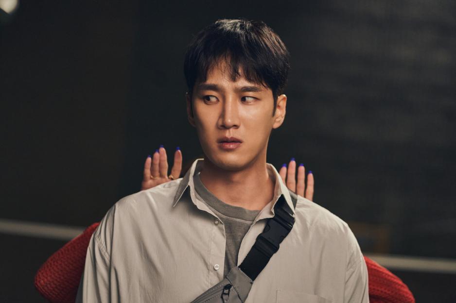 Ahn Bo Hyun Becomes A Fearful Yet Loyal Guardian To Lim YoonA In New Film “Pretty Crazy” 3