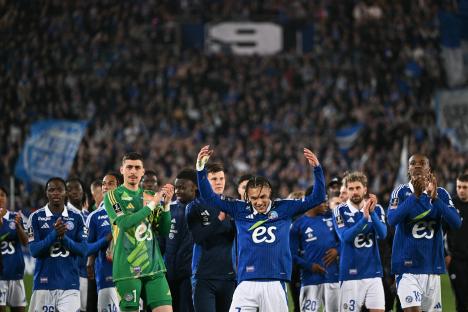 Strasbourg players celebrating a victory.