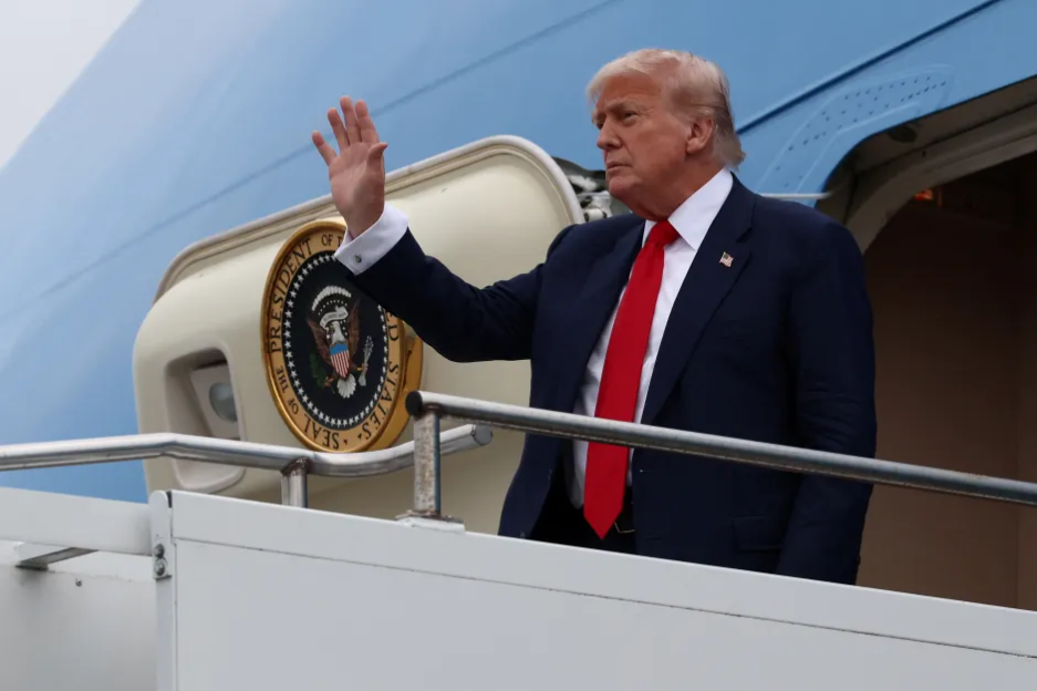 Donald Trump waving goodbye.