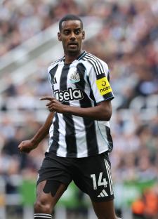 Alexander Isak of Newcastle United playing in a soccer match.