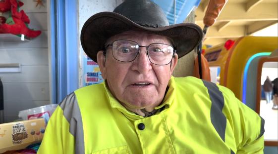 BARRY ISLAND AFTER BUTLINS ...LAURANCE HILL, 83, KARAOKE KING OF BARRY.COPY NICK NORTH