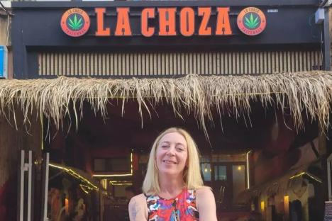 Woman standing in front of La Choza Tradicional bar in Thailand.