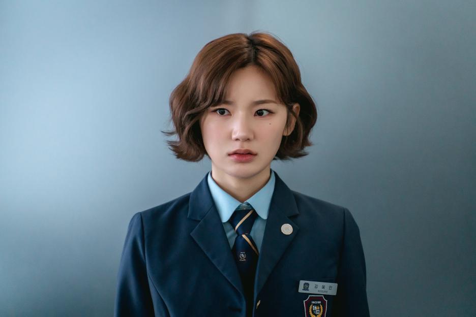 First Impressions: &#8220;BITCH X RICH 2&#8221; Is All About Tense Power Struggles, Unexpected Alliances, And Dark Secrets 5