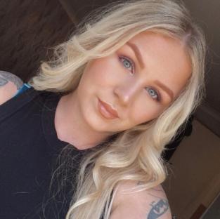 Selfie of a blonde woman.