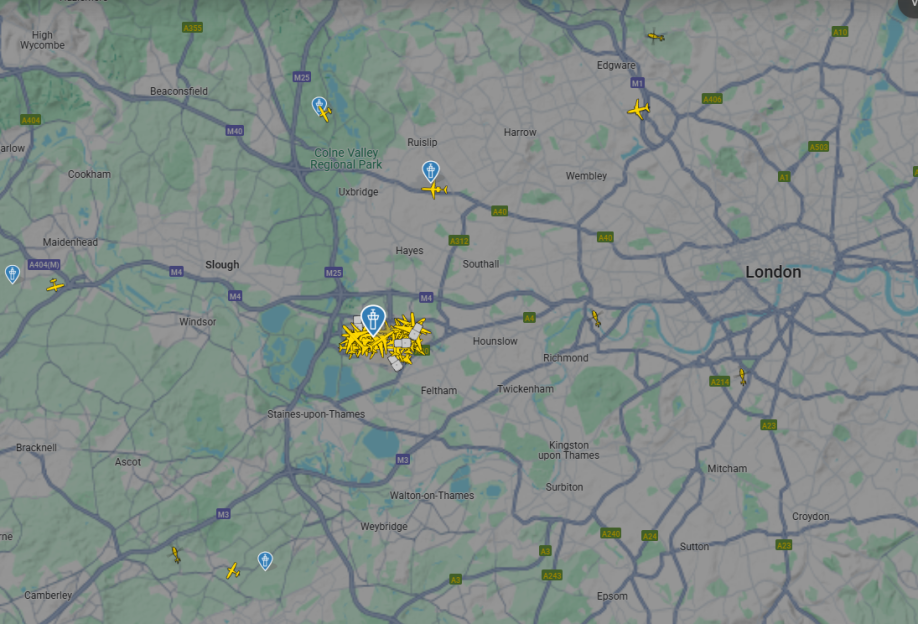 Map showing airplane locations near London.