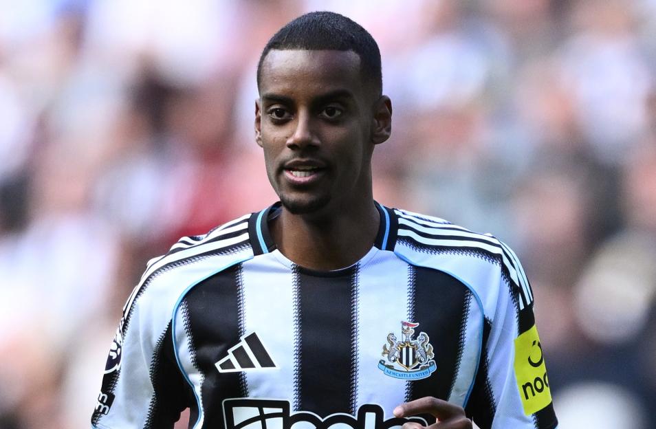 Alexander Isak, Newcastle United player, in action.