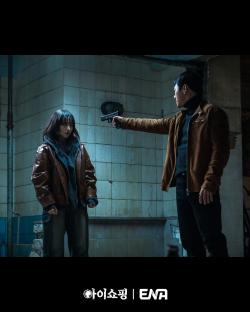 Choi Young Joon Points His Gun At Won Jin Ah Despite Their Bond As Savior And Survivor In “The Defects” 3