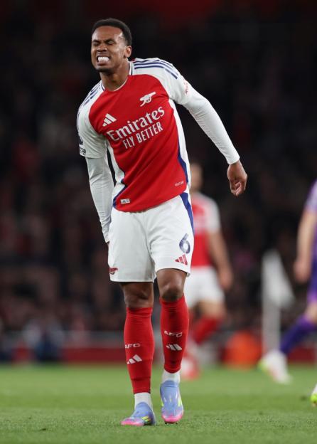 LONDON, ENGLAND - APRIL 01: Gabriel Magalhaes of Arsenal pulls up with an injury during the Premier League match between Arsenal FC and Fulham FC at Emirates Stadium on April 01, 2025 in London, England. (Photo by Catherine Ivill - AMA/Getty Images)