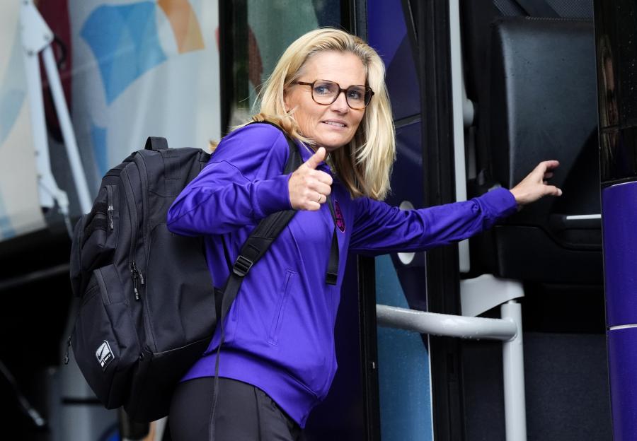 Sarina Wiegman giving a thumbs up while leaving a bus.