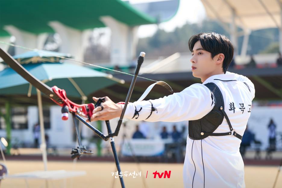 Cho Yi Hyun And Choo Young Woo Tackle Trouble Side By Side In “Head Over Heels” 6