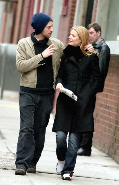 Gwyneth Paltrow and Chris Martin walking in New York City.