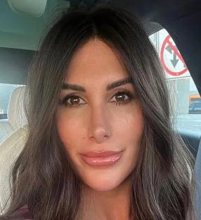 Photo of Sara Jacqueline King in a car.