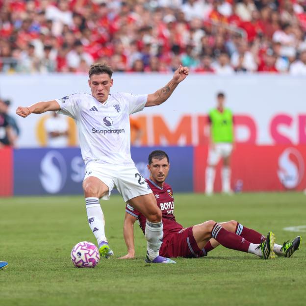 Manuel Ugarte #25 of Manchester United controls the ball during a soccer match.