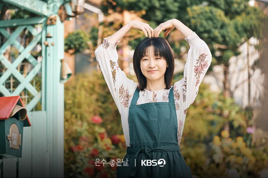 Lee Young Ae's Peaceful Life Begins To Crumble In New Drama “Walking On Thin Ice” 5