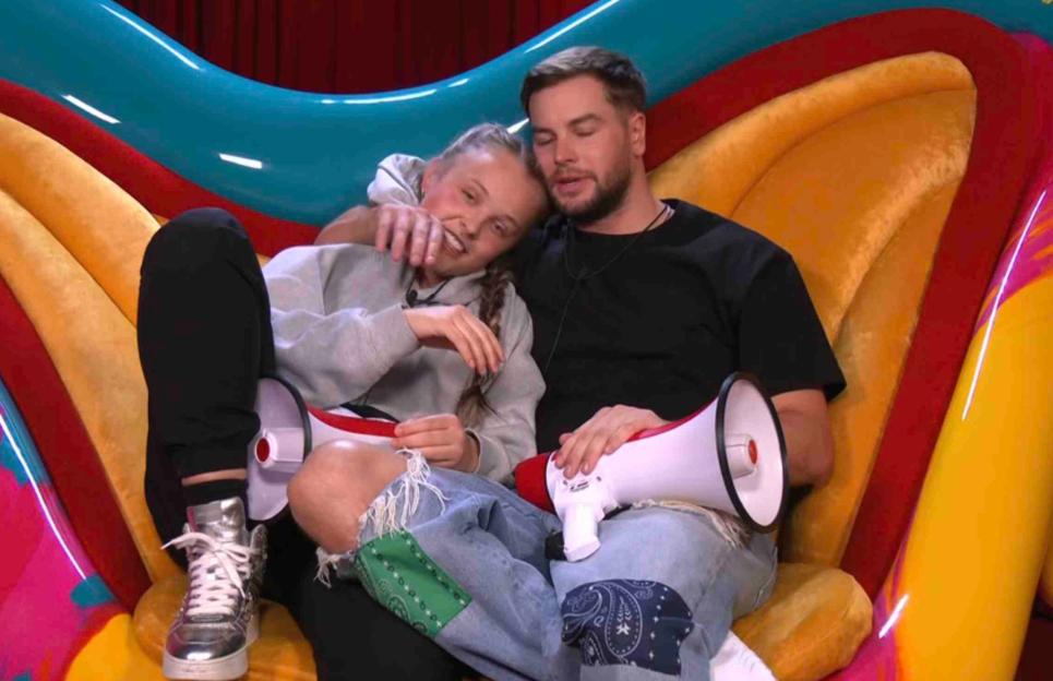 EROTEME.CO.UK FOR UK SALES: Contact Caroline If bylined must credit ITV1 Celebrity Big Brother Picture shows: JoJo Siwa and Chris Hughes in the diary room. JoJo opens up about her sexuality. Presented by AJ Odudu and Will Best NON-EXCLUSIVE Date: Tuesday 15th April 2025 Job: 250415UT14 London, UK EROTEME.CO.UK Disclaimer note of Eroteme Ltd: Eroteme Ltd does not claim copyright for this image. This image is merely a supply image and payment will be on supply/usage fee only.
