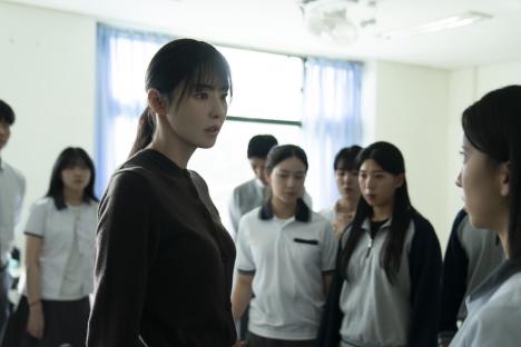 Lee Da Hee Is A High School Teacher With No &#8220;S LINE&#8221; In New Thriller Drama 3