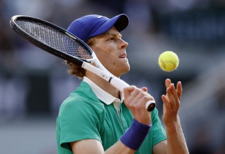 Tennis - French Open - Roland Garros, Paris, France - June 8, 2025 Italy's Jannik Sinner in action during his final match against Spain's Carlos Alcaraz REUTERS/Stephanie Lecocq