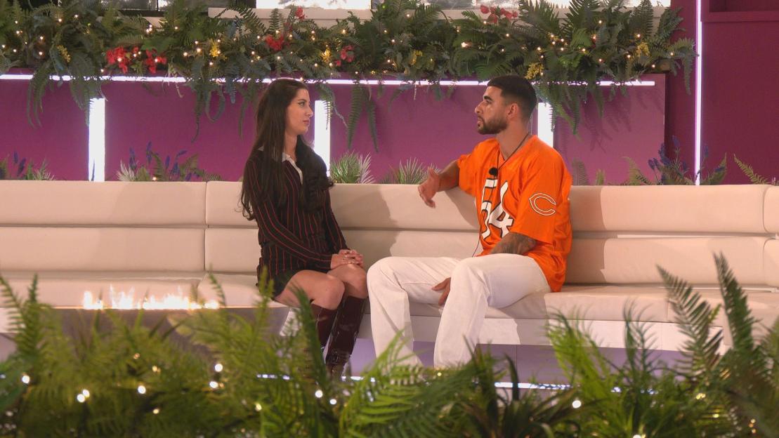 Yasmin Pettet and Ben Holbrough on Love Island.