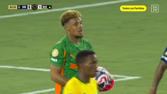 Soccer players reacting to a controversial call during a Club World Cup match.
