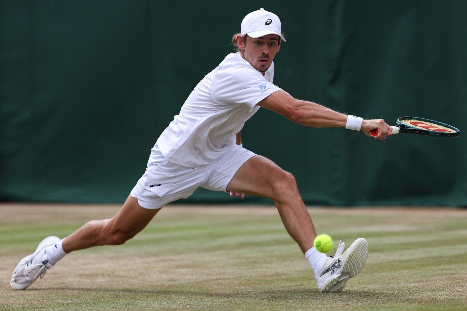 Alex De Minaur playing tennis.