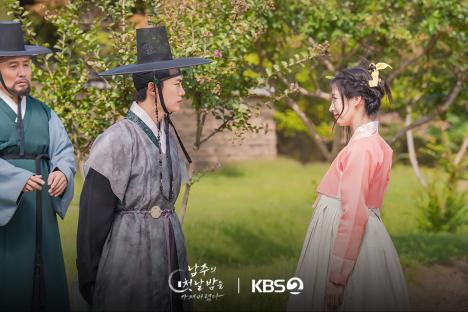Taecyeon Is Left Speechless By Seohyun's Wild And Disheveled Appearance In “The First Night With The Duke” 3