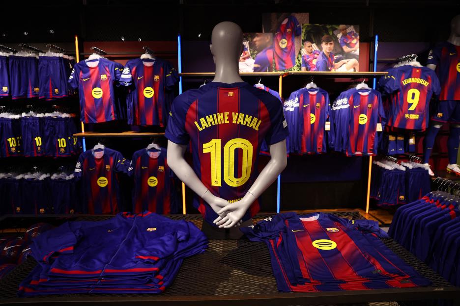 FC Barcelona jersey with Lamine Yamal's name and number 10.