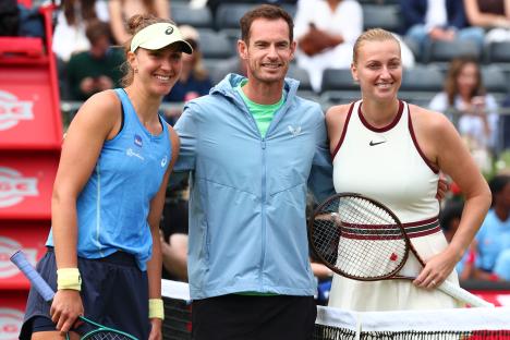 Petra Kvitova and Beatriz Haddad Maia with Andy Murray at The Queen's Club.
