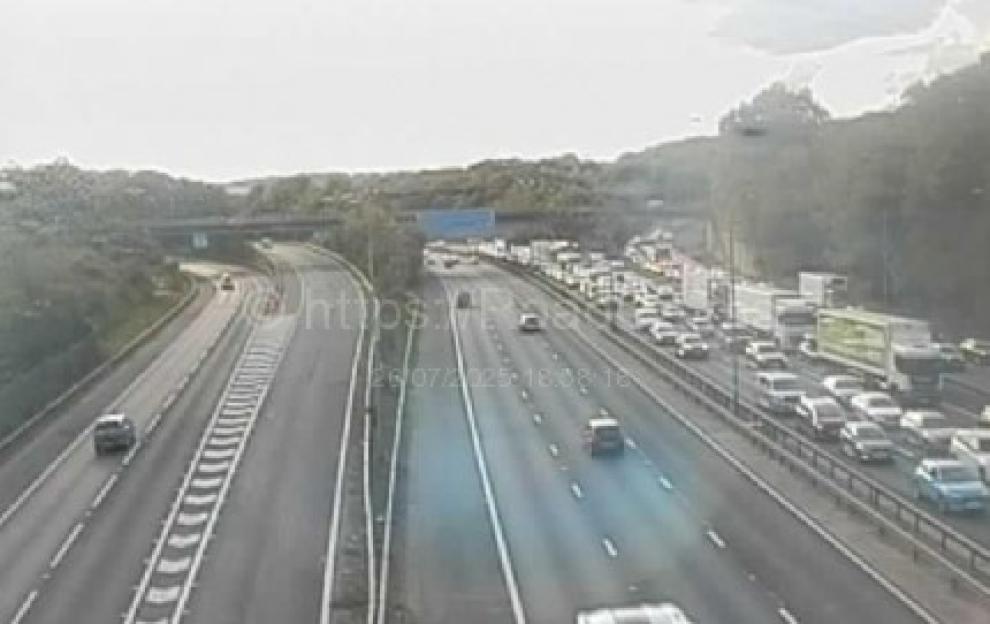 M25 Junction 6 Godstone closure causing traffic jam.