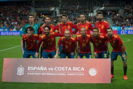 (FromL,top) Spain's goalkeeper Kepa Arrizabalaga, Spain's defender Sergio Ramos, Spain's forward Alvaro Morata, Spain's midfielder Sergio Busquets and Spain's defender Gerard Pique, (down) Spain's defender Dani Carvajal, Spain's midfielder Isco, Spain's midfielder Andres Iniesta, Spain's midfielder David Silva, Spain's midfielder Thiago and Spain's defender Jordi Alba pose before the international friendly football match Spain against Costa Rica at La Rosaleda stadium in Malaga on November 11, 2017. / AFP PHOTO / JORGE GUERREROJORGE GUERRERO/AFP/Getty Images