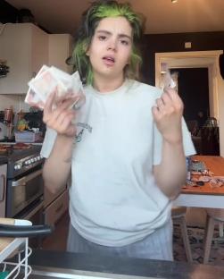A single mother on UC flexing cash while others work 60 hours.