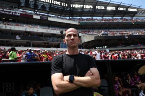 Filipe Luis, head coach of Flamengo, at a FIFA Club World Cup match.