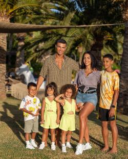 Family portrait of Cristiano Ronaldo with his partner and children.