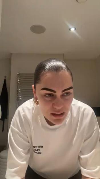 Jessie J speaking to fans on Instagram Live.