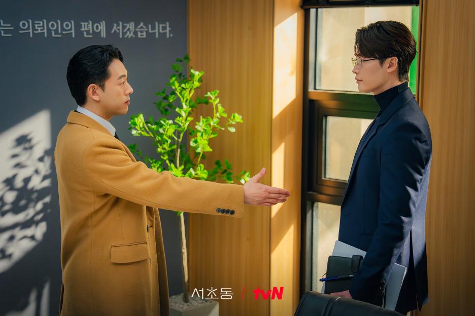Lee Jong Suk Struggles To Get Out Of The Case He Most Wants To Avoid In &#8220;Law And The City&#8221; 7