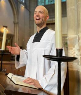 Glyn Wise preaching in church.