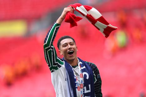 Jobe Bellingham of Sunderland celebrates winning promotion to the Premier League.
