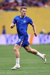 Liam Delap of Chelsea running on the soccer field.