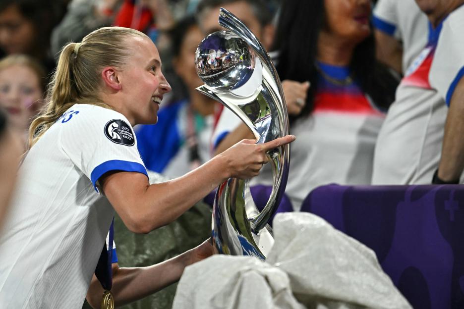 Agnes Beever-Jones holding the UEFA Women's Euro trophy.