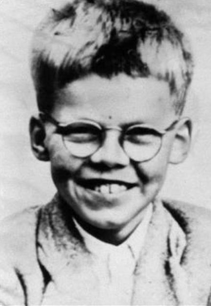 Black and white photo of Keith Bennett.