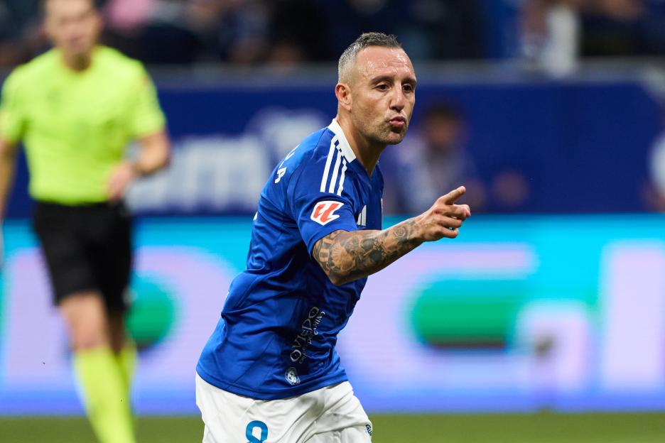 Santi Cazorla of Real Oviedo celebrating a goal.