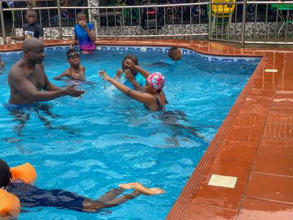 Emeka Chuks-Nnadi Quit His Job in Barcelona to Teach Kids with Disabilities to Swim 4