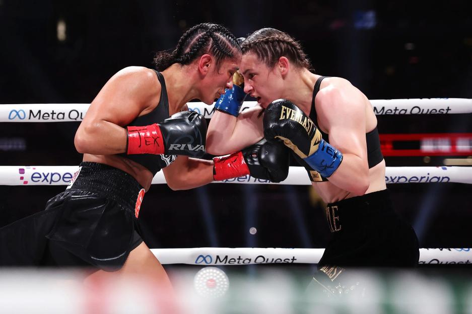 Katie Taylor and Amanda Serrano boxing.